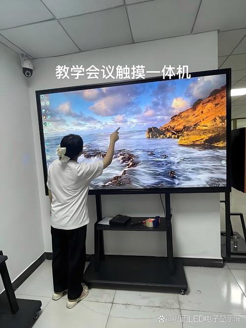 教育一体机 重塑课堂演示，解放教师双手